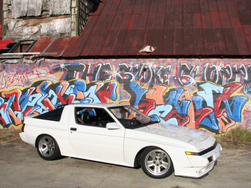 sq_white_rev2_chin_web